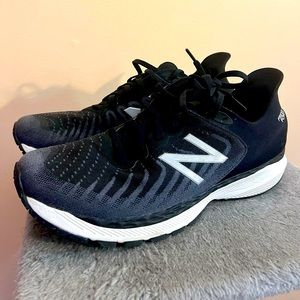Men’s New Balance Frash Foam M860B11 running shoes. Like new.